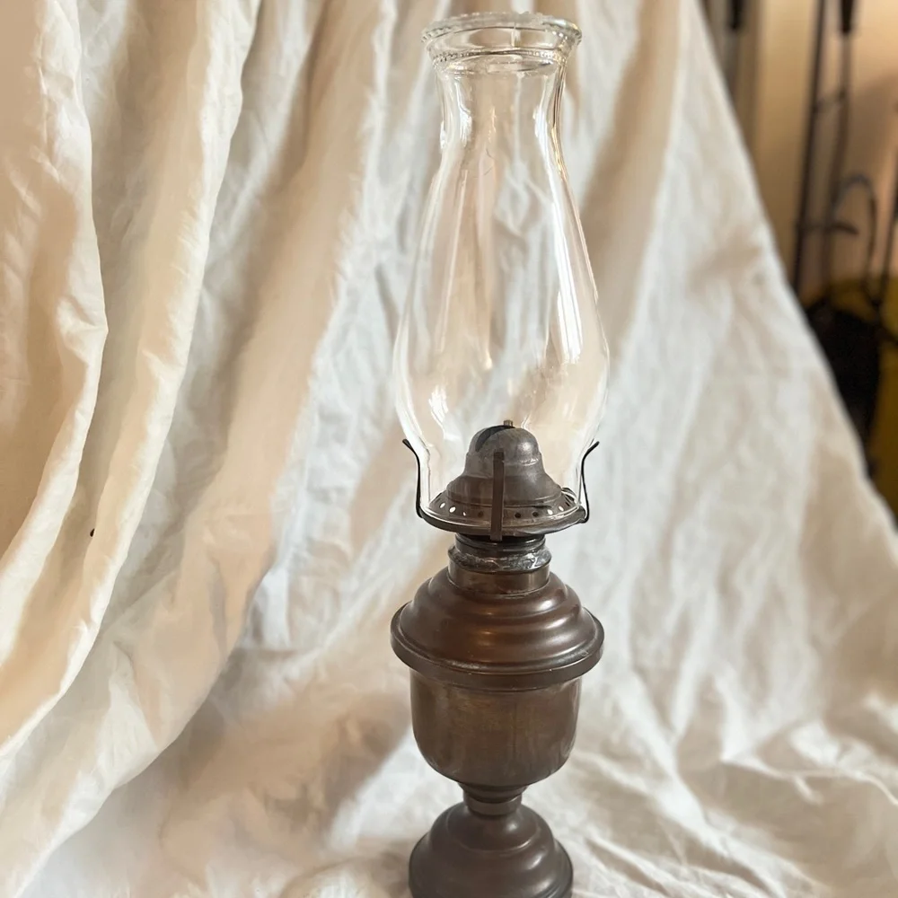 Vintage Decorative Oil Lamp /beautiful condition - Picture 8 of 10